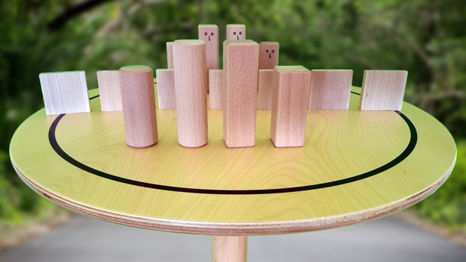 www.systembrett.at · Systembrett-Artikel · „Systembrett rund ohne Holzfiguren” mit einem Durchmesser von 50 Zentimeter www.systembrett.at · Systembrett-Artikel · „Systembrett rund ohne Holzfiguren” mit einem Durchmesser von 50 Zentimeter